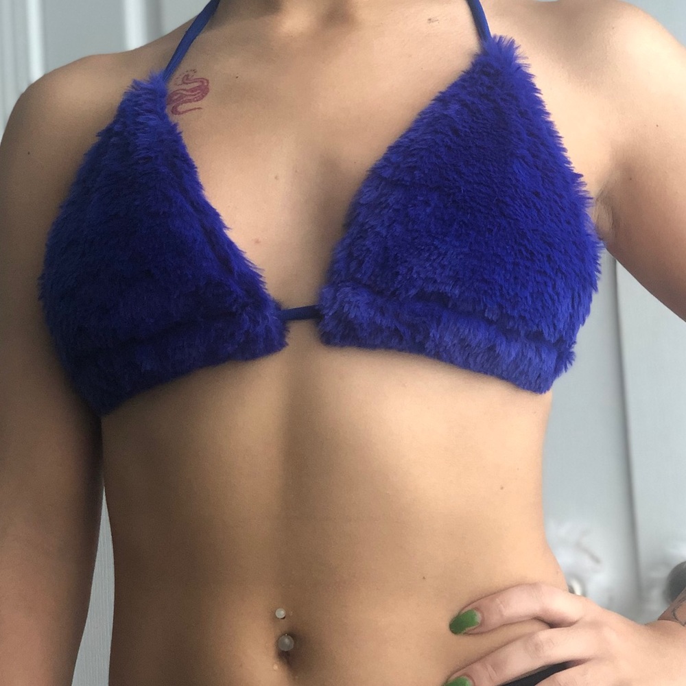 Blue fur triangle top (5/$25)